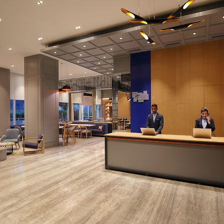 Holiday Inn Express Gurugram Sector 50 By Ihg Gurgaon Exterior photo