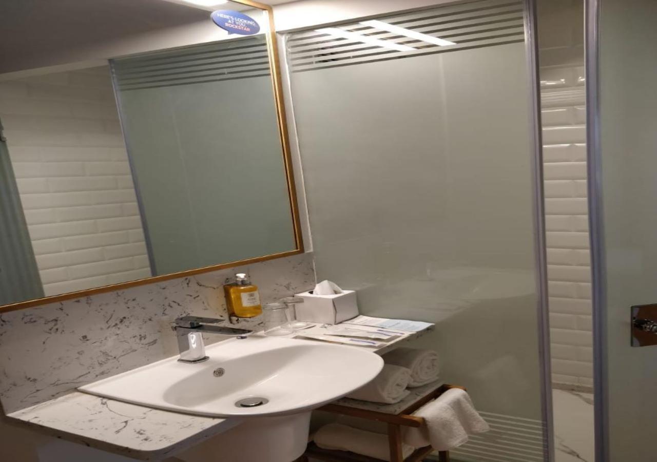 Holiday Inn Express Gurugram Sector 50 By Ihg Gurgaon Exterior photo