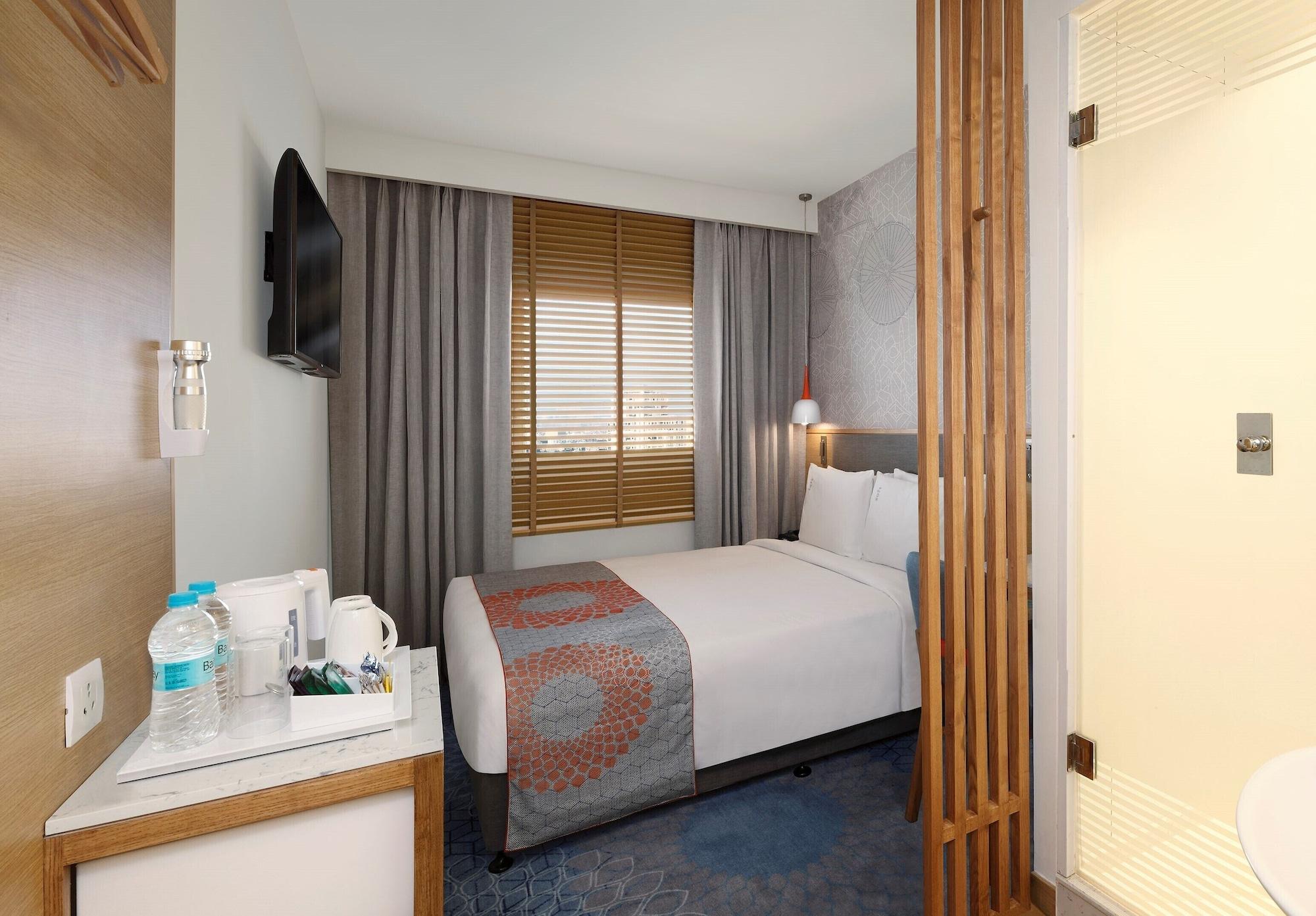 Holiday Inn Express Gurugram Sector 50 By Ihg Gurgaon Exterior photo