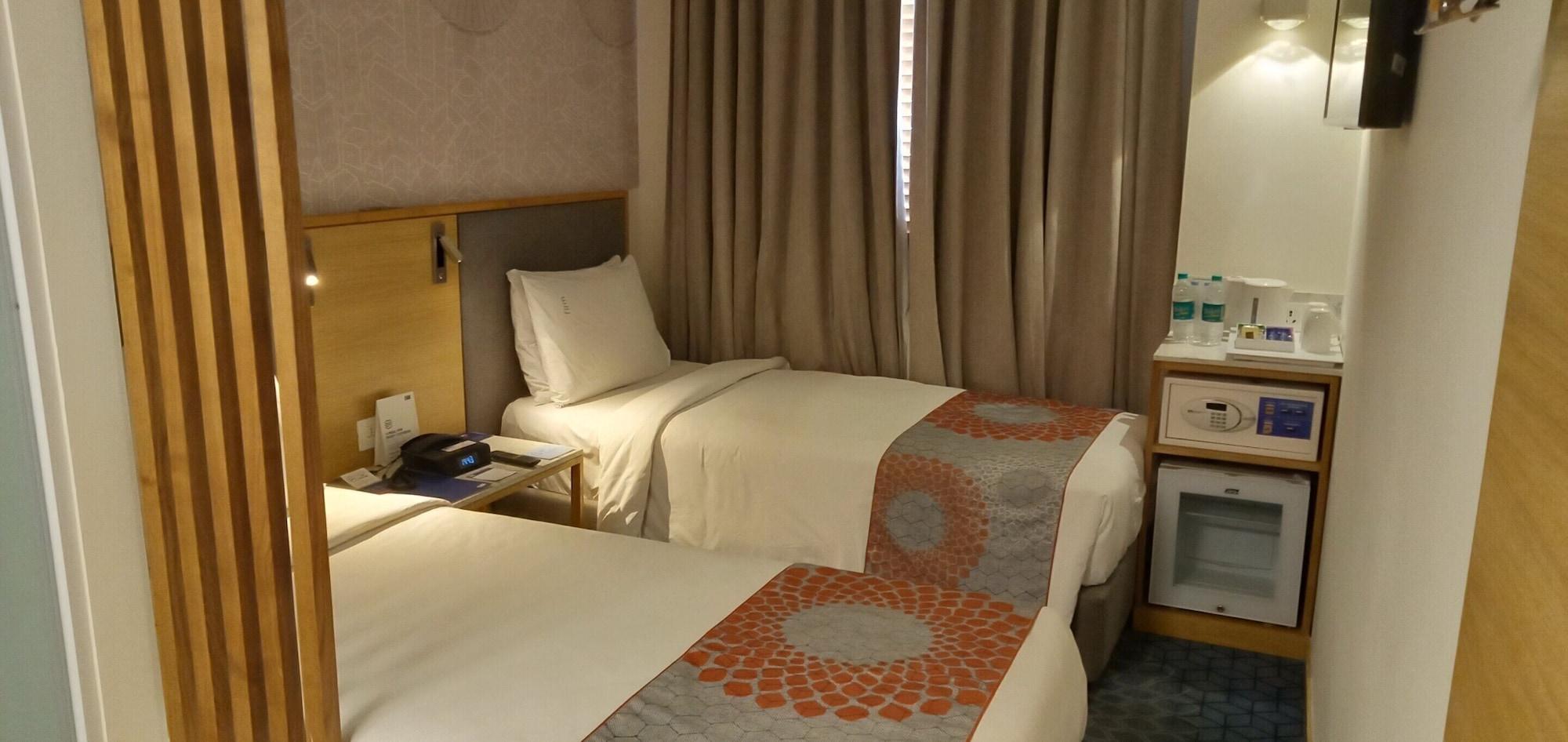 Holiday Inn Express Gurugram Sector 50 By Ihg Gurgaon Exterior photo