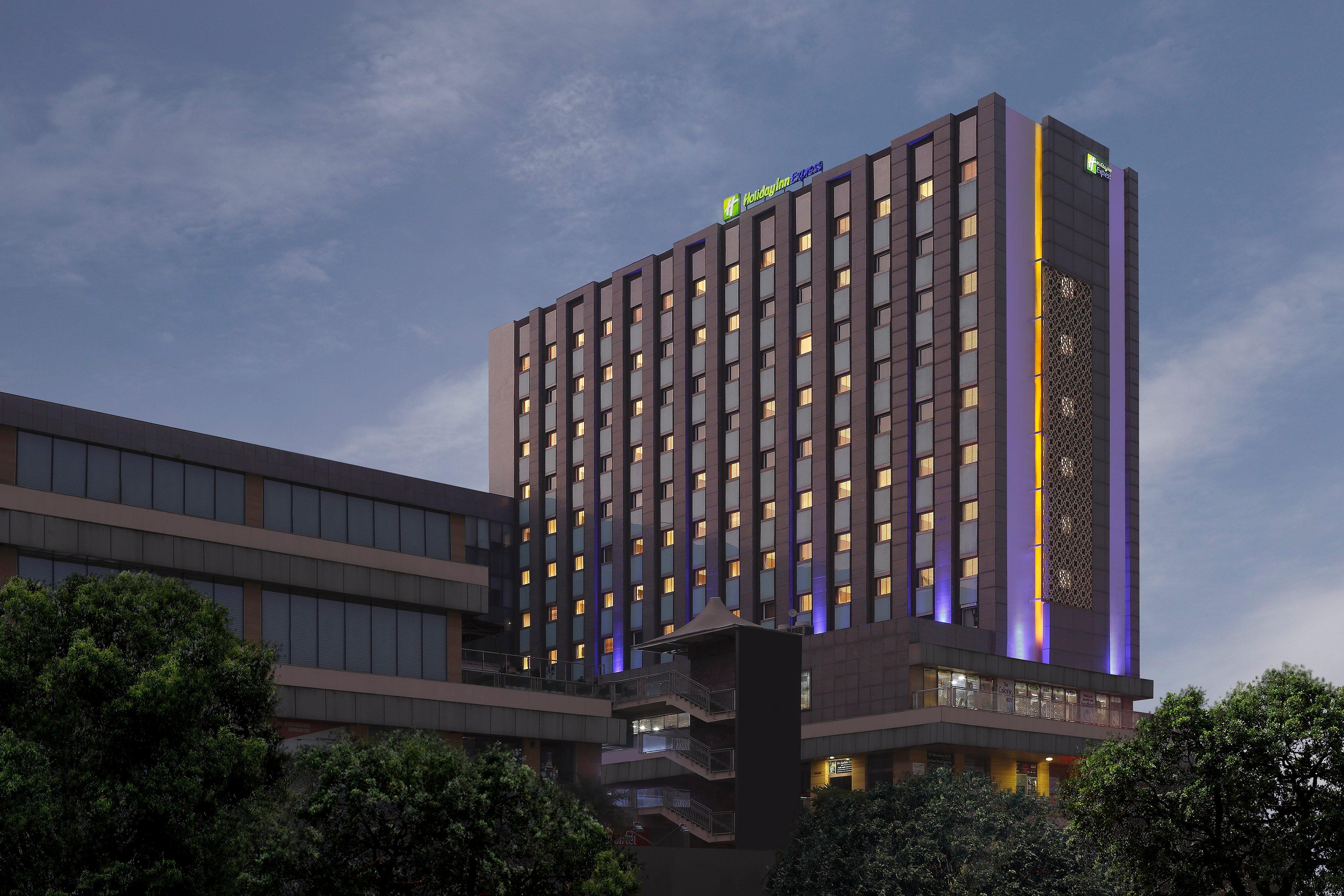 Holiday Inn Express Gurugram Sector 50 By Ihg Gurgaon Exterior photo