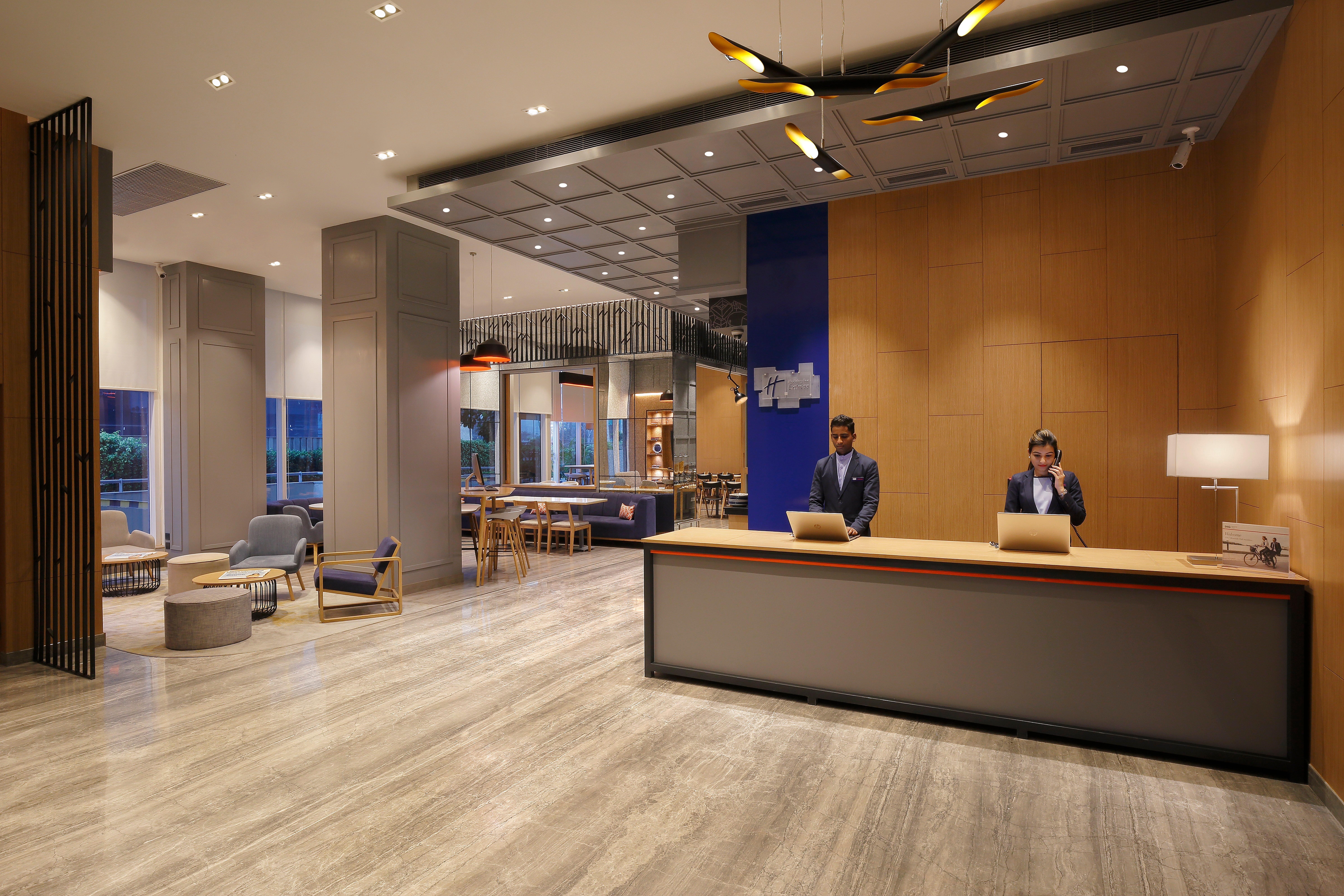 Holiday Inn Express Gurugram Sector 50 By Ihg Gurgaon Exterior photo
