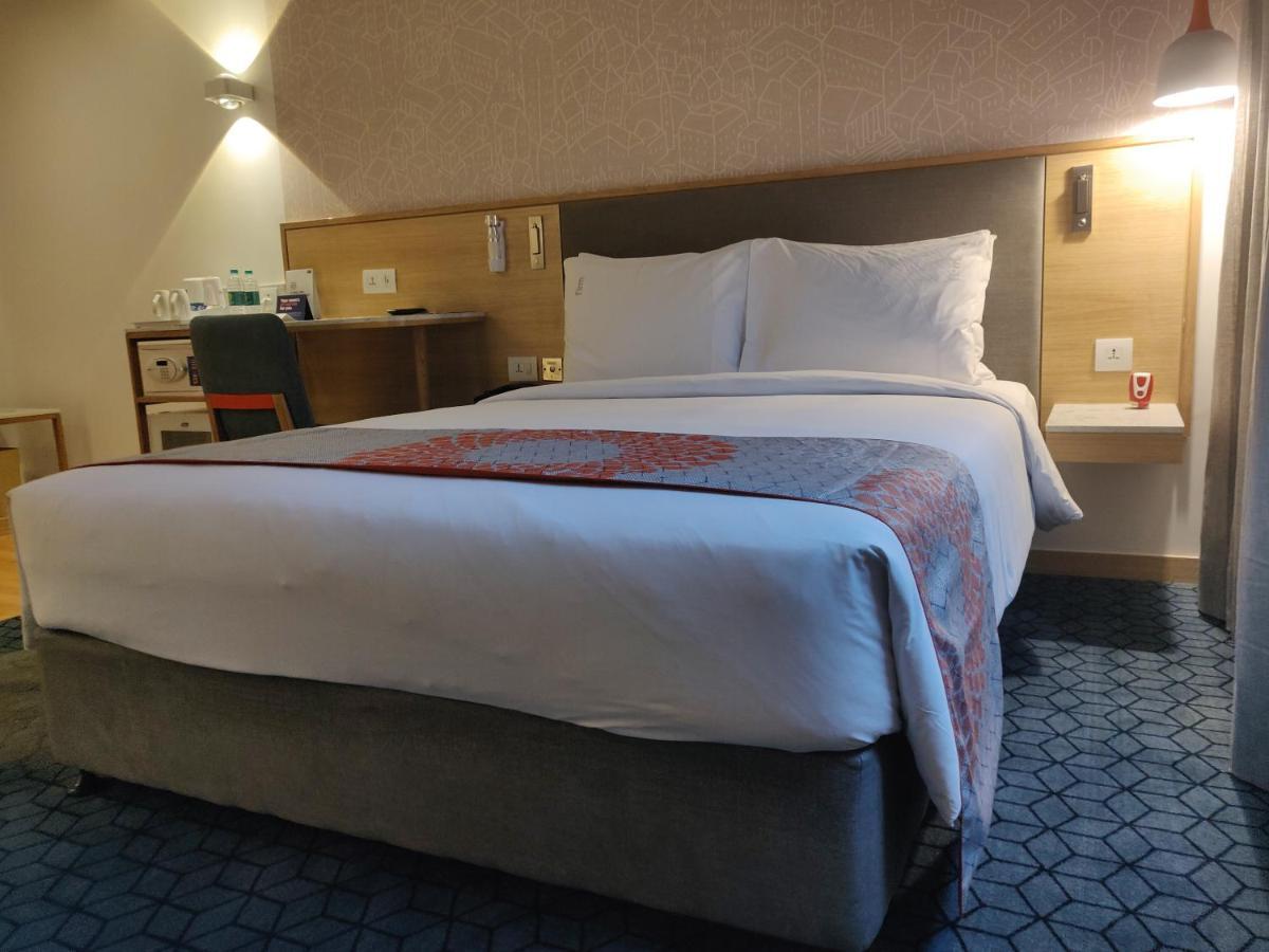 Holiday Inn Express Gurugram Sector 50 By Ihg Gurgaon Exterior photo