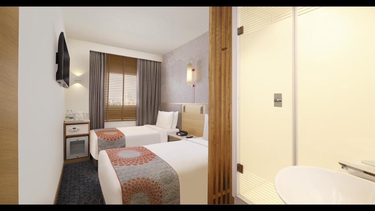 Holiday Inn Express Gurugram Sector 50 By Ihg Gurgaon Exterior photo