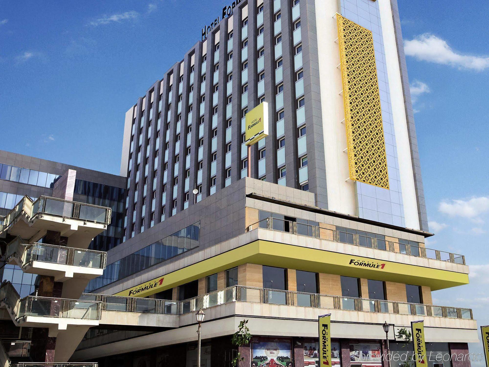 Holiday Inn Express Gurugram Sector 50 By Ihg Gurgaon Exterior photo