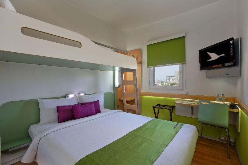 Holiday Inn Express Gurugram Sector 50 By Ihg Gurgaon Exterior photo
