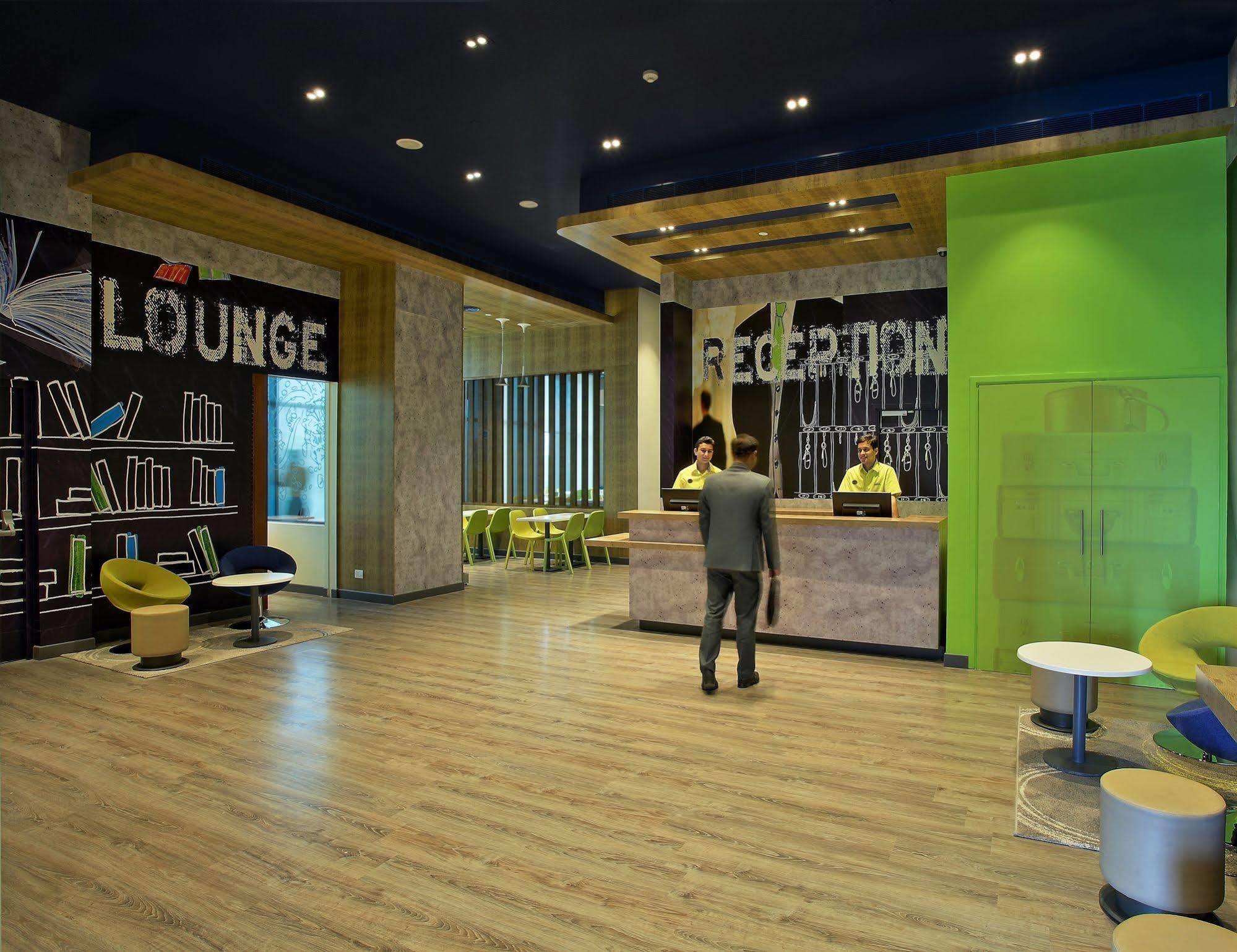 Holiday Inn Express Gurugram Sector 50 By Ihg Gurgaon Exterior photo